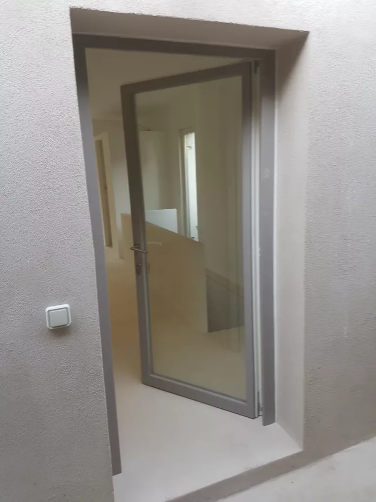 Bp Omni Pose De Fenetre Alu Pvc Bois A Versailles Porte Img 06