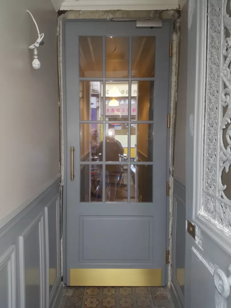Bp Omni Pose De Fenetre Alu Pvc Bois A Versailles Porte Img 09