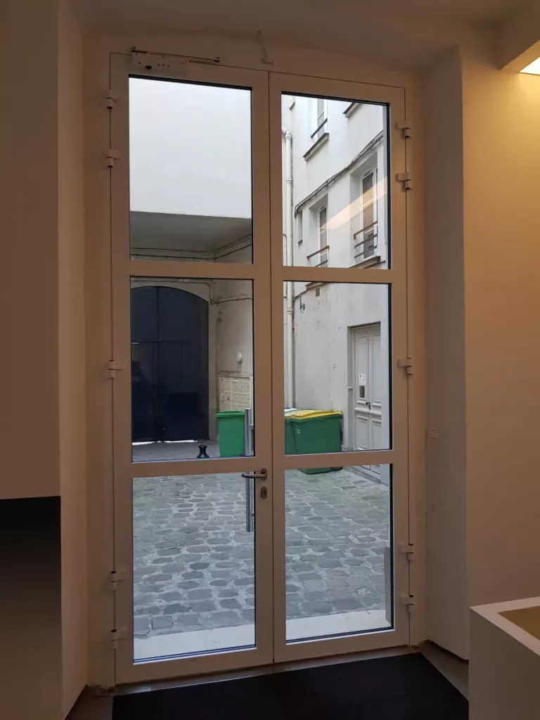 Bp Omni Pose De Fenetre Alu Pvc Bois A Versailles Porte Img 13